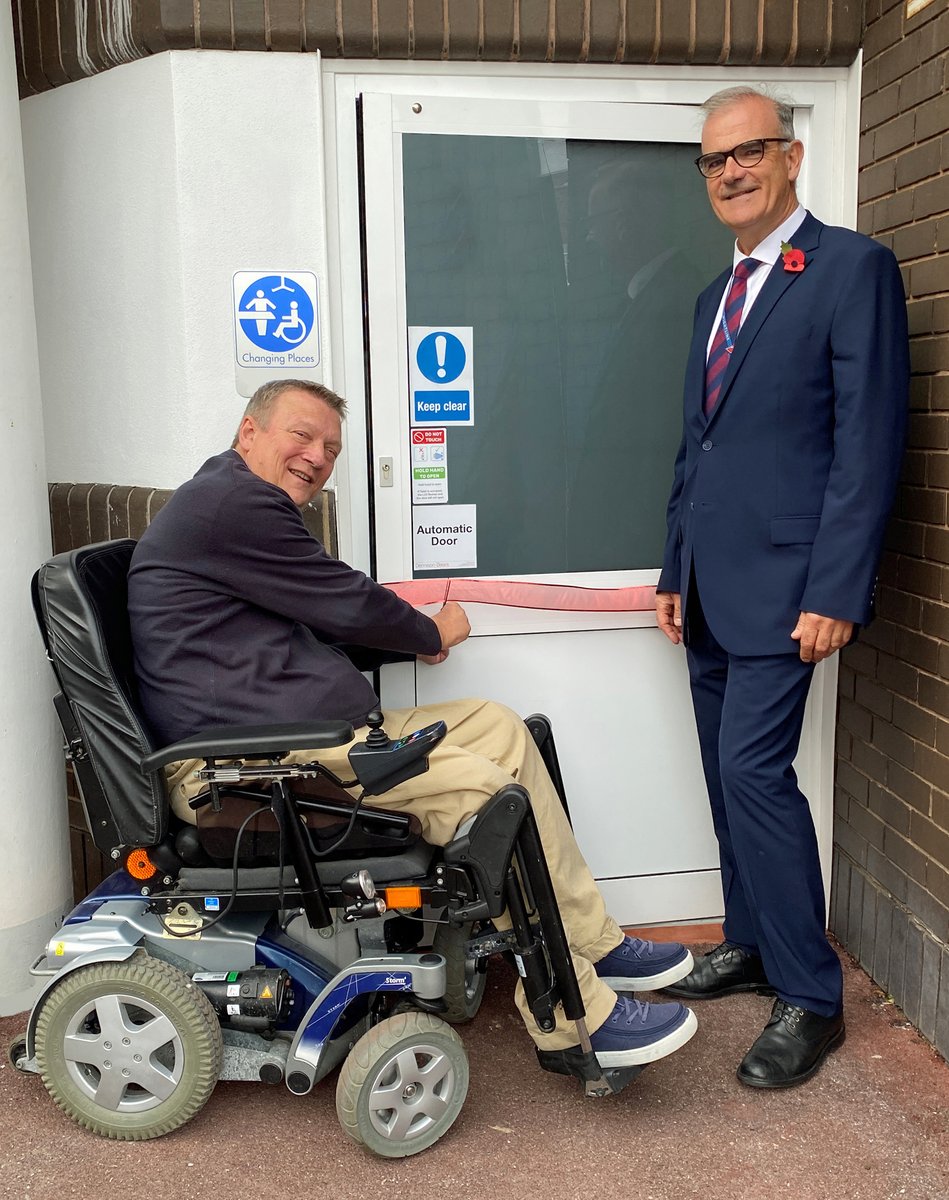 Yachtsman Geoff Holt (@WetWheels) founder of @WetwheelsSolent who uses a wheelchair, has carried out the official opening of a Changing Places accessible toilet at Wightlink’s car ferry terminal in Portsmouth. 

shapingportsmouth.co.uk/wightlink-chan…
#accessability #changingplaces #portsmouth