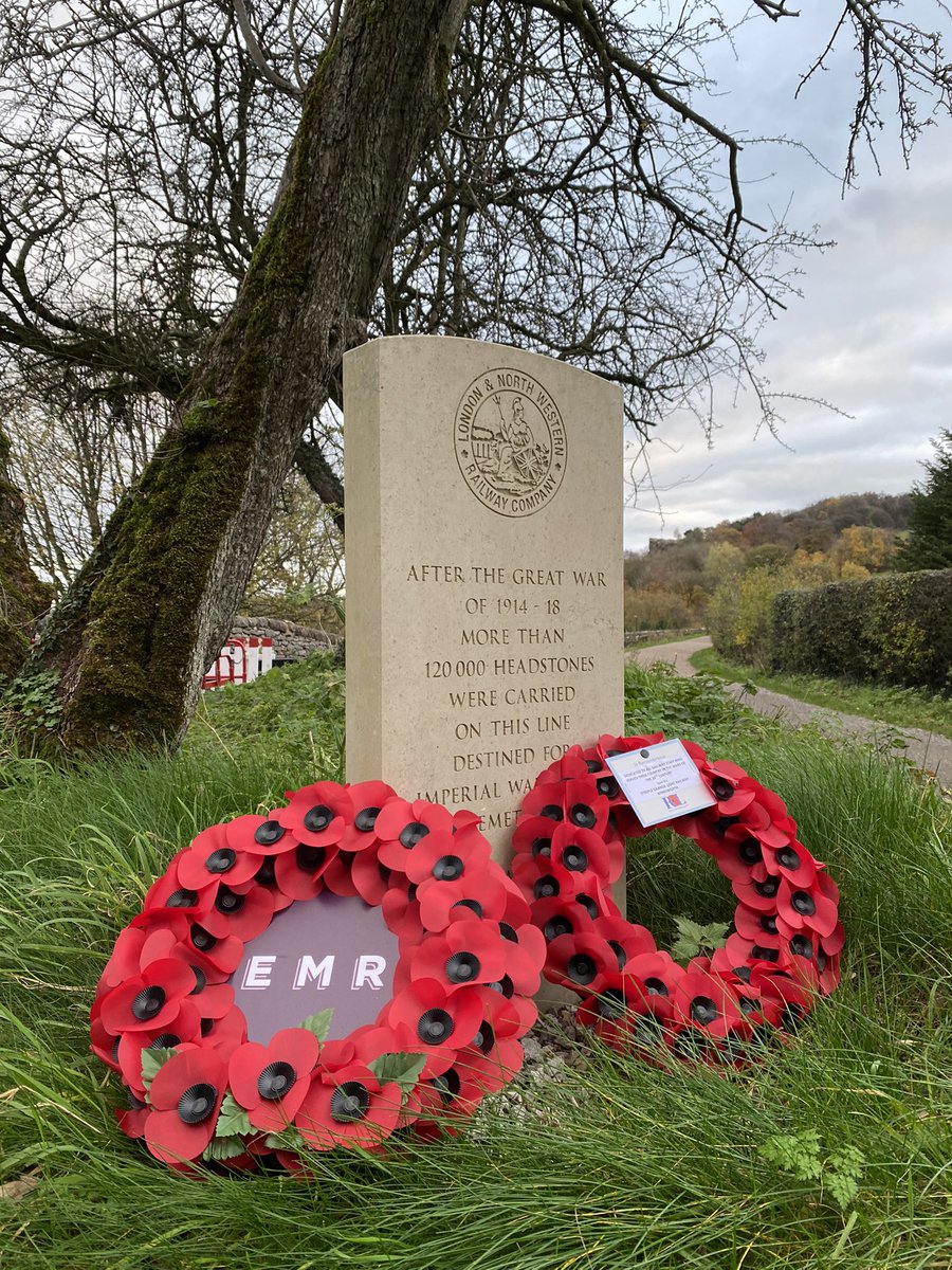 EMCommunityRail's tweet photo. A truly memorable day bringing the railway family together with our Wreath Relay from @Steeple_Grange via a WW2 jeep to @wyvernrail and then our own @EastMidRailway service to #Derby — with thanks to everyone who made it happen! #RoutesOfRemembrance #RailwayFamily #LestWeForget https://t.co/SltohQPwMm