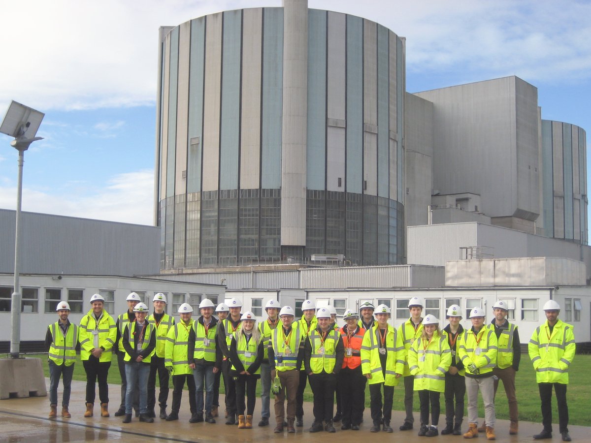 NRServicesUK's tweet photo. This week we welcomed 17 @Energus_ #graduates to #Magnox for their first placements.
We're proud to be helping the nuclear professionals of the future develop their skills and excited to get to know them 👷
Start your journey as a #grad with us here: https://t.co/njH3pTfMBO https://t.co/HMCex7enin
