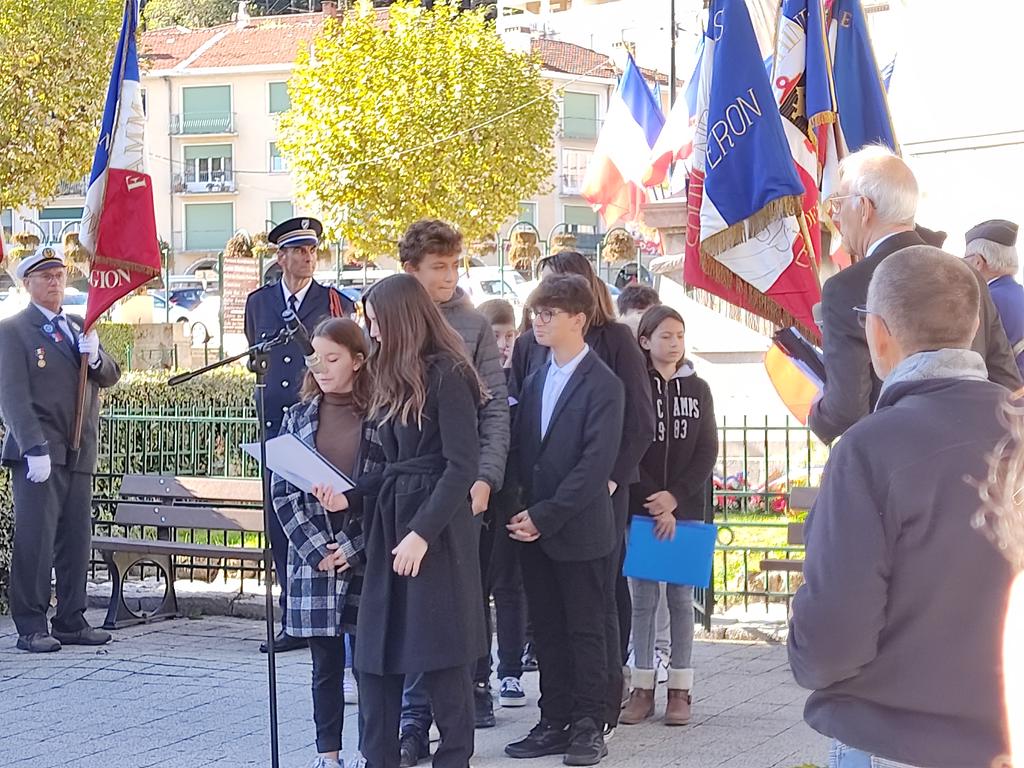 Bravo aux élèves du club Éloquence du collège aux 3e PM et à leurs enseignantes Mme Riou et Mme Payan. La Cité scolaire était à nouveau mobilisée pour la commémoration du 11 novembre.