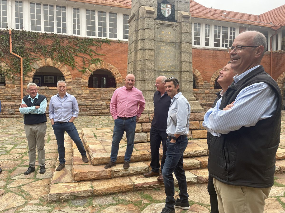 InfoKeet's tweet photo. Welcome “Home” representatives from the Class of 1982. #oba #sonsofthisplace https://t.co/NJBBInkfzd