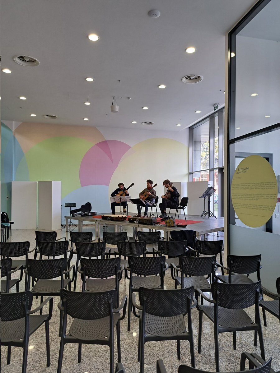 Majstori <a href="/soundceku/">Petrit Çeku</a> <a href="/PedroRibeiroRo7/">Pedro Ribeiro Rodrigues</a> i Tomislav Vuksic u akciji - priprema za vecerasnji koncert u Kulturnom centru Osijek na Glazbenoj tribini
