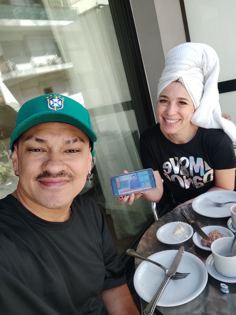 AlessandroGohan's tweet photo. Aqui em Buenos Aires sentindo no bolso o poder do #OMercado ! Café da manhã com #MorningShow até nas férias 👍 https://t.co/ONGGaRQbt0