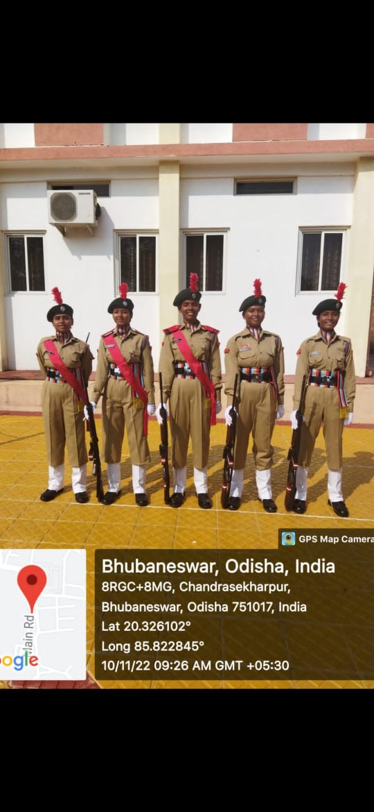 NCC_RDWU's tweet photo. Making @1OdishaGirlsBn @RDWUniversity proud, our cdts gave the Guard of Honour for ADG NCC,
RAdm Puneet Chadha, VSM at NCC Odisha Dte. Appreciate their dedication as exams are ongoing & missed papers need to be retaken. 'Can do' mindset on exhibit.
#NationalCadetCorps #NCCgirls https://t.co/hM39RorHVZ