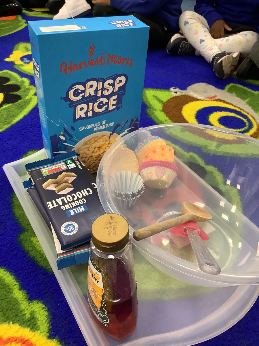 Rowlatts_TMET's tweet photo. F1 made some delicious chocolate Rice Krispies cakes this morning π«π§. #rmpaeyfs #rmscience #Masterchef https://t.co/yDliTNnIP7