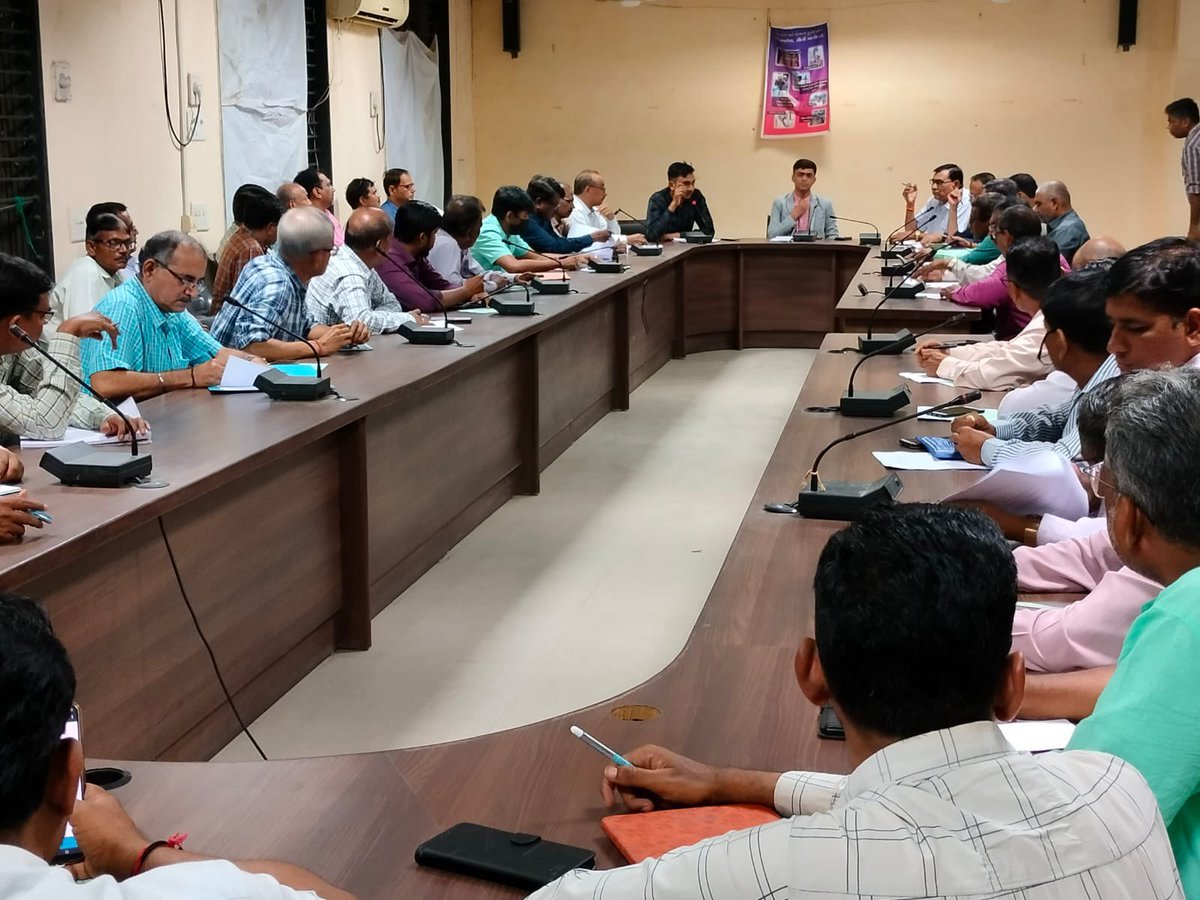 Zonal Officer/ Assistant Zonal Officer Meeting 146-Padra <a href="/CollectorVad/">Collector & DM Office Vadodara</a> <a href="/CEOGujarat/">Chief Electoral Officer, Gujarat</a> <a href="/sdmvadodara_R/">SDM Vadodara(Rural)</a>