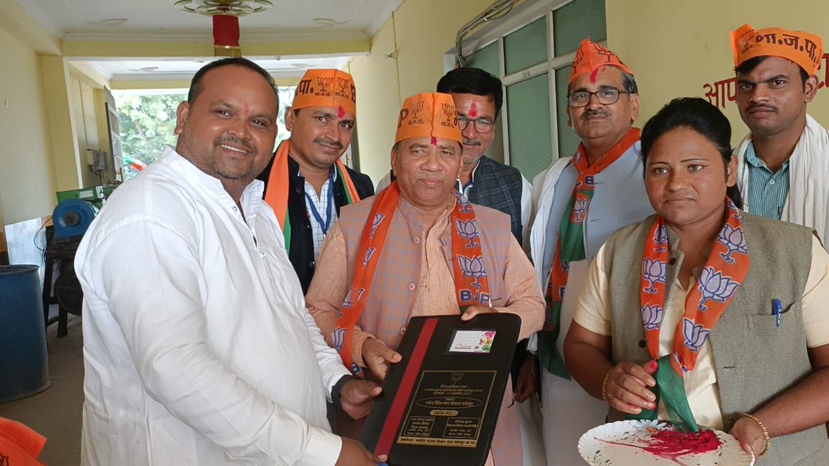 BJP4Rajendra's tweet photo. आज चौडगरा में भारतीय जनता पार्टी किसान मोर्चा,फतेहपुर के "जिला प्रशिक्षण वर्ग कार्यक्रम" में सम्मिलित होकर किसान मोर्चा के कर्मठ पदाधिकारियों एवं कार्यकर्ताओं को संबोधित किया।
@Bhupendraupbjp 
@idharampalsingh https://t.co/ZlJbEql9Es