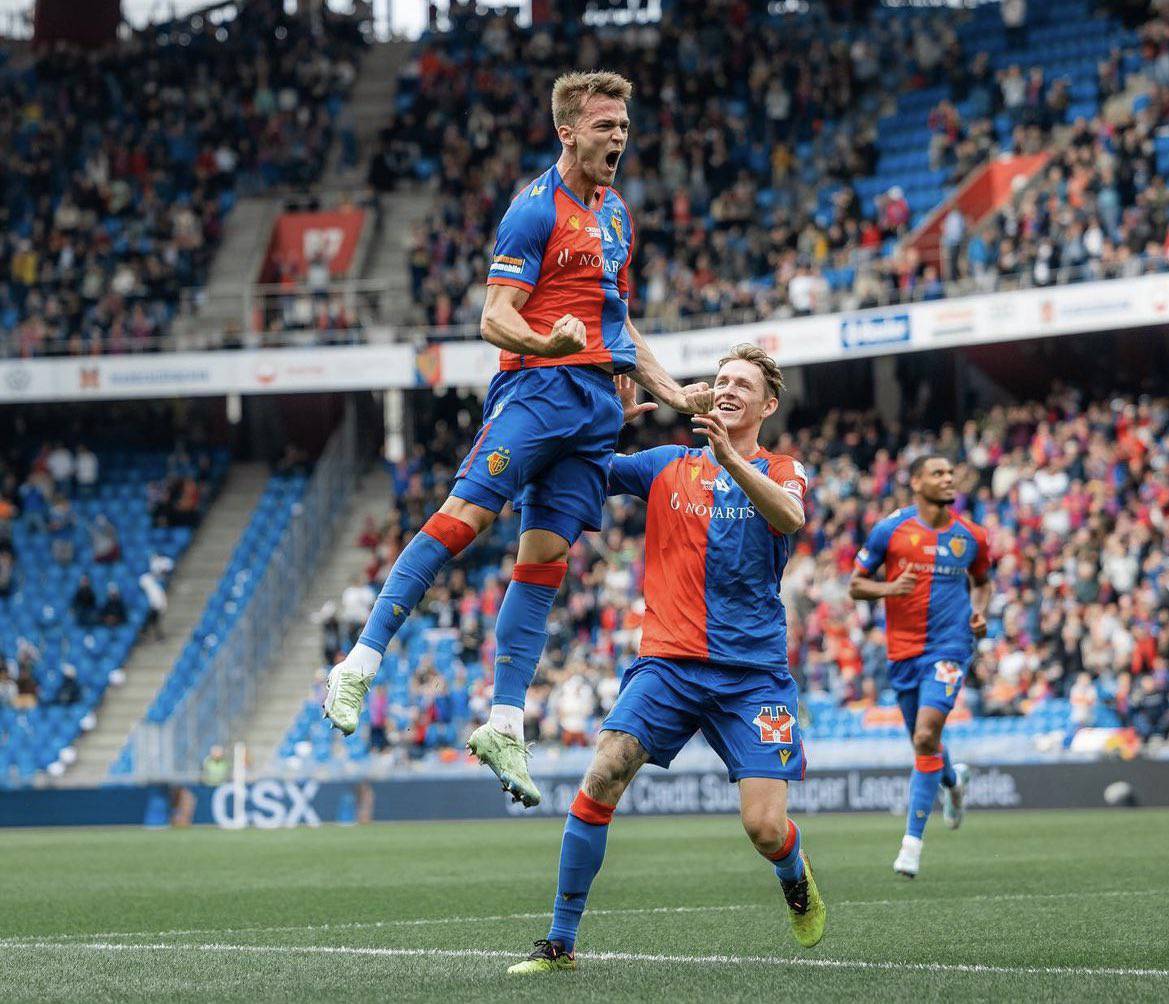 🎖| Former Barça B captain Arnau Comas has been called up by Spain U-21. The centre-back is playing at a high level in FC Basel. [<a href="/albert_roge/">Albert Rogé</a>] #fcblive