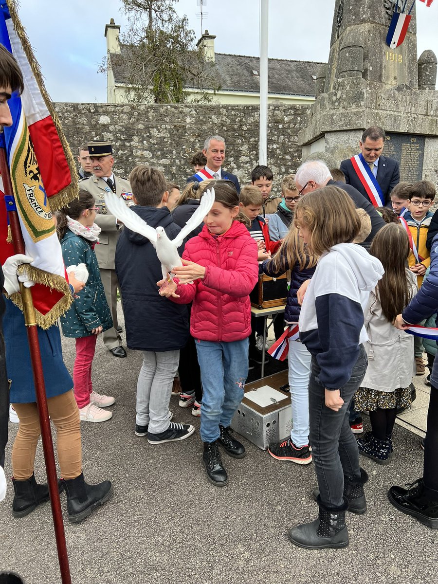 #11Novembre | Hommage à tous les Morts pour la France🇫🇷

🕊Nous commémorons aujourd’hui à #Caudan la signature de l’#Armistice du 11 novembre 1918

Une journée d’#hommage pour tous celles et ceux qui ont donné leur vie pour la #France, ainsi que pour les blessés et leurs familles