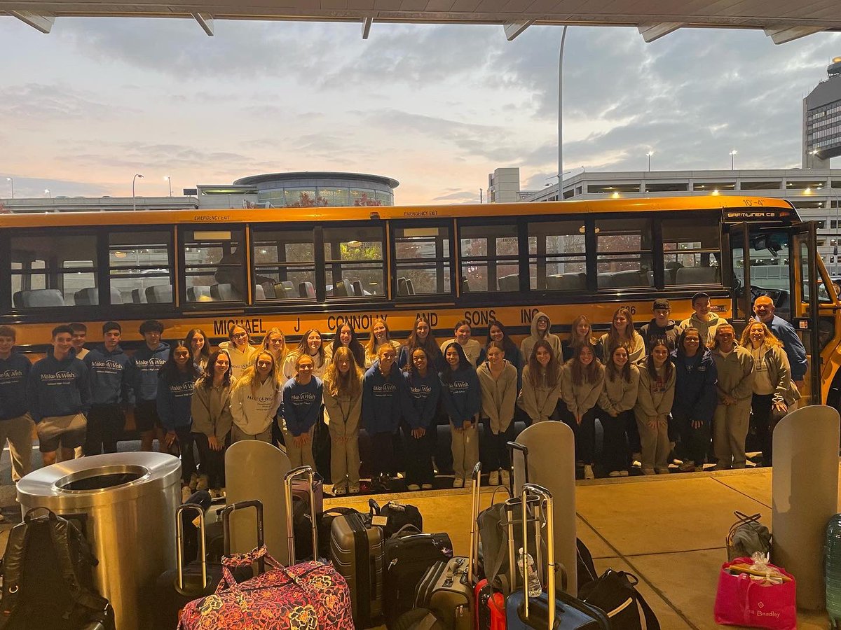 yournextfour's tweet photo. The amazing #deltabostonteam at @delta not only saving the day and making miracles happen, but 5 star experience to boot. Kids got to have breakfast in their brand new SkyLounge. Already had one stranger come tell us how well-behaved our students are! #welovethat https://t.co/0i5cl9kwjC