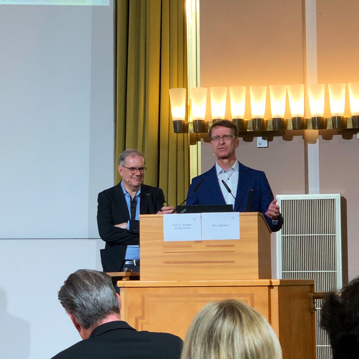 In Münster's beautiful palace, @ProfTHT just opened the first Marketing Symposium in years. The program is packed with fascinating speakers and topics. I am excited to exchange ideas with practitioners, academics, and students about the latest developments in marketing.