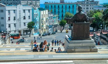Las universidades y sus centros de investigación brindan un aporte importante con el uso del conocimiento experto para la toma de decisiones en #Cuba y al sistema de gobierno basado en ciencia e innovación, afirmó la Dra. Ondina León Díaz, directora de Ciencia y Técnica <a href="/CubaMES/">MES</a>