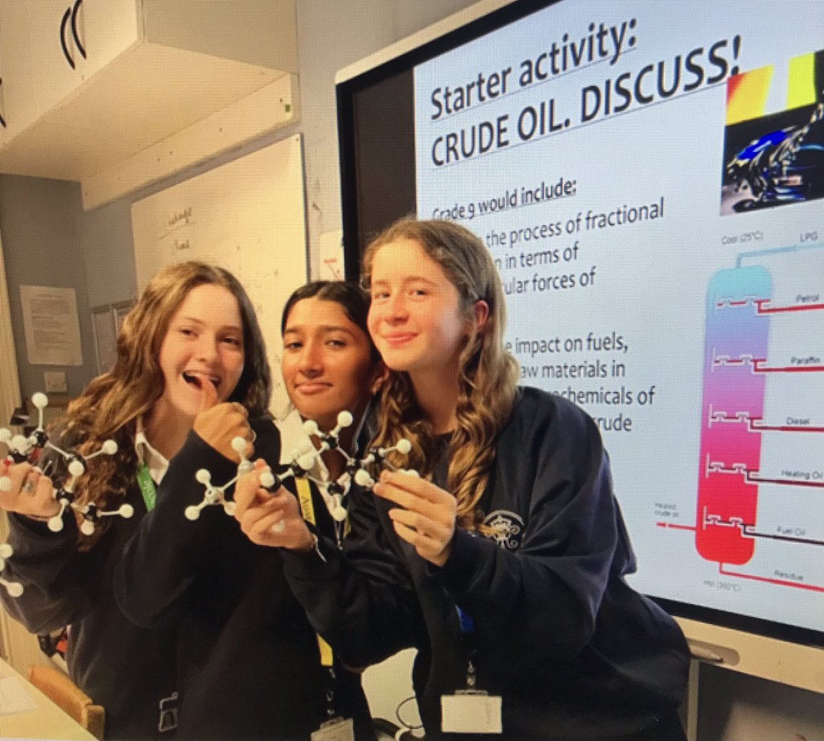 QCL_STEM's tweet image. It’s 🧪⚛️Chemistry week🧪⚛️, and in line with COP27, we’ve been celebrating chemistry and sustainability! We’ve had lots of fun this week- Thank you to everyone who took part and to Miss Teh and Mrs Murugan for organising it! 👏👏👏