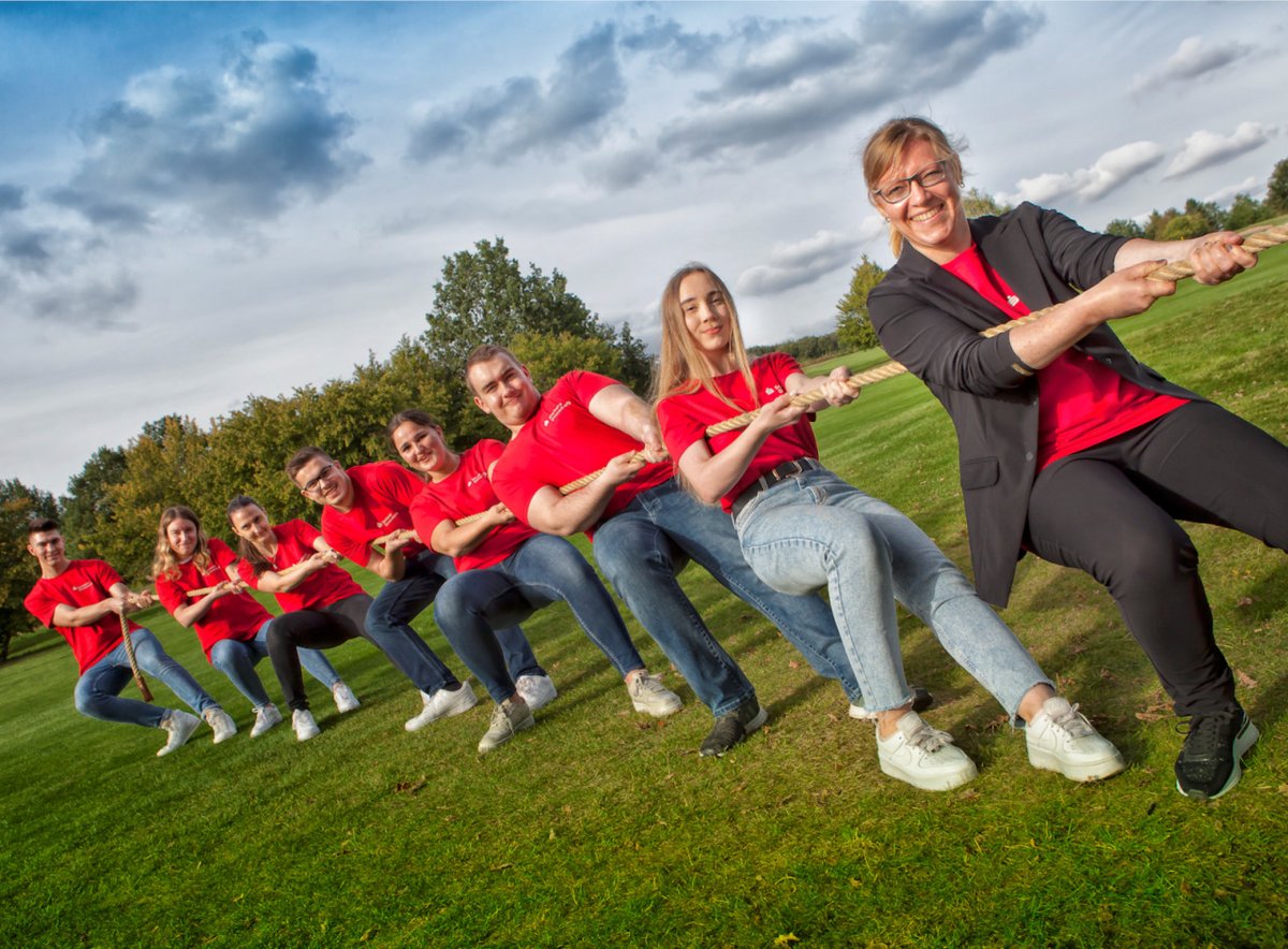spkdob's tweet photo. Wir packen die Ausbildung an! 💪
Starte jetzt deine Ausbildung bei uns als Bankkaufmann (m/w/d). Bewerbe dich um einen Studienplatz für den dualen Studiengang zum Bachelor of Arts. 🎓🚀💼💯
Einfach online bewerben unter https://t.co/uHM4pEy8L9 https://t.co/Ut7ZCxTw59