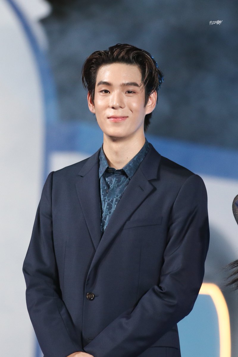 PIZZABOY_JJ's tweet photo. - 221111 - วันนี้หล่อมากครับบ 🫶🏻💙

#KingPower
#เฟสทีฟนี้ฉลองความสุขที่คิงเพาเวอร์
#JAYLERR https://t.co/UVbvZuQDIB