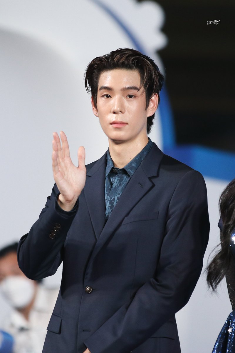 PIZZABOY_JJ's tweet photo. - 221111 - วันนี้หล่อมากครับบ 🫶🏻💙

#KingPower
#เฟสทีฟนี้ฉลองความสุขที่คิงเพาเวอร์
#JAYLERR https://t.co/UVbvZuQDIB