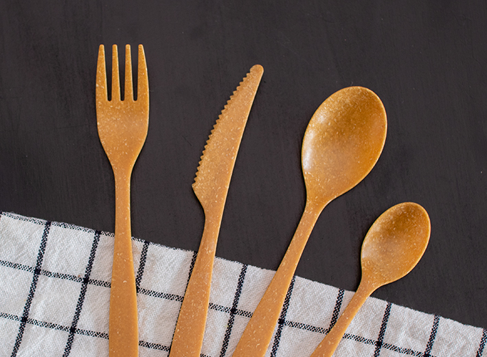 Outokummussa puukuidusta ruokailuvälineitä valmistava yritys on käynyt taistoon kertakäyttökulttuuria vastaan. Ja kavereita näyttää löytyvän. Lue koko juttu Trendit-talouskatsauksestamme, sivu 15 👉 pohjois-karjala.fi/wp-content/upl… #pohjoiskarjala #talous