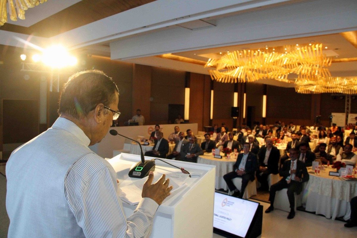 PM Gatishakti &amp; National Logistics Policy together taking India towards new heights in the area of logistics management and warehousing,has a critical role in realising Hon'ble PM's dream of a developed nation. 
<a href="/PMOIndia/">PMO India</a> <a href="/PiyushGoyal/">Piyush Goyal</a> <a href="/DPIITGoI/">DPIIT India</a> <a href="/DoC_GoI/">Dept of Commerce, GoI</a> <a href="/Logistics_MoCI/">@Logistics_MoCIGOV</a>