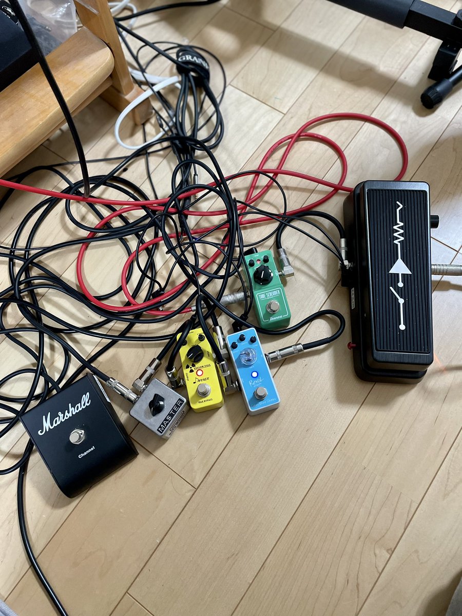 tetubonzu's tweet photo. お仕事あとの、ギターかき鳴らしタイム
また曲とか作り始めるかなぁ
って、何年振りやねん
#Marshall #Dsl5c #Fenderusa #tsmini #babymaster2 https://t.co/zAPtWXlcWa