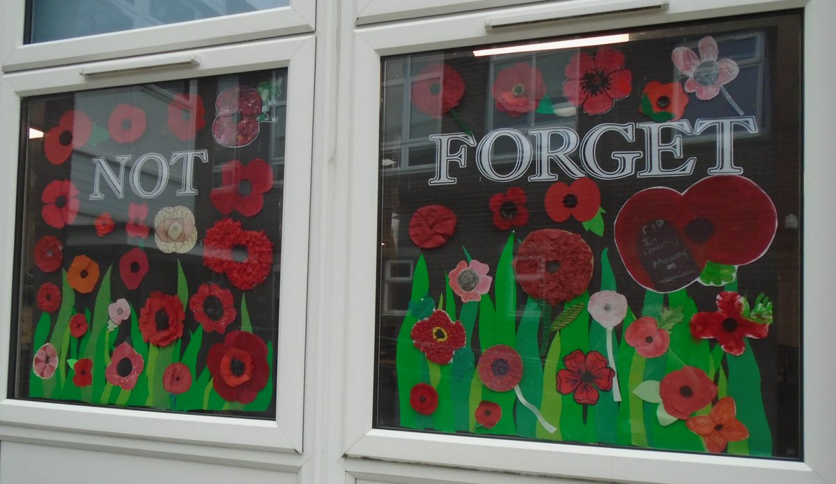 CHS_ArtDept's tweet photo. Year 7's have been busy creating beautiful poppies for  Remembrance day. https://t.co/KQlsZjxYCw