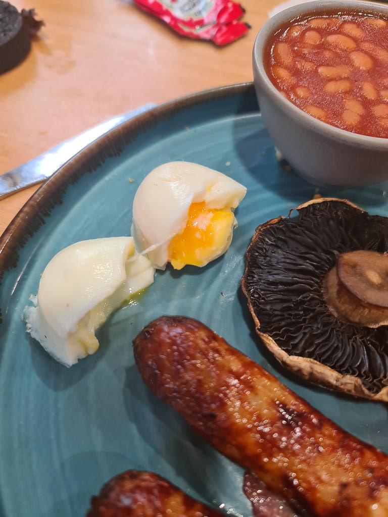 ClarkQuadGirls's tweet photo. @Morrisons (Catcliffe) your attempt at doing a poach egg, fails me, the 2nd one was even worse ! Would of shown you the bill from the machine ? But even that failed !!!!! #badcustomerservice #PoachEggLivesMatter https://t.co/iS5Xm8NtMj
