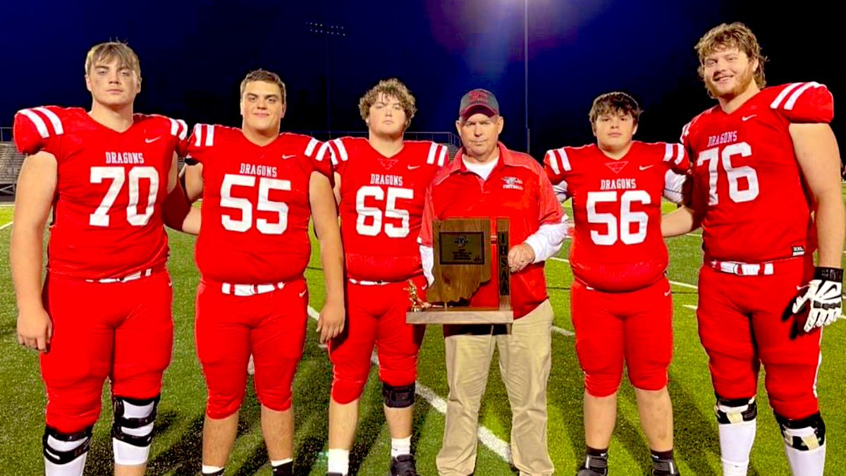 VoelzJames's tweet photo. It’s GAME DAY!! Ready to watch these boys up front!! Dragon Football at Roncalli tonight at 7:00 pm. @SouthernHancock @llantrip @MitchanerNPHS @MooreNPJH @NPCoachRalph @NPHSDragons #WeAreDragons https://t.co/XamwCHfXzI
