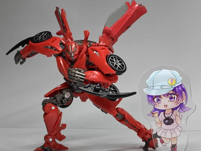 スタジオシリーズで完全新規商品化を待ってたTFほど愛着が湧くんだ。たぶんホットロッドもお気に入りになりそう 