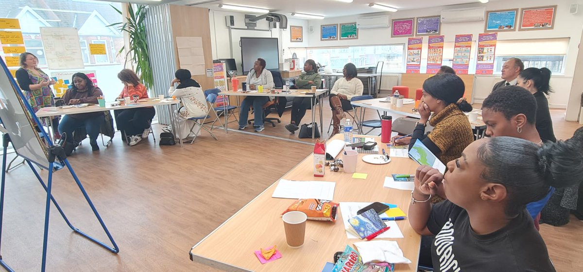 #GlobalThinking the 4th #GenderMatters training kicked off in <a href="/Brent_Council/">Brent Council</a>  today @CcFawood delivered by <a href="/LtdStart/">Start Easy ltd</a> <a href="/CoeYouth/">CoeYouth</a> <a href="/BrentYPF/">YoungBrentFoundation</a>. Great to see professionals and of a titioners from different sectors working together for #HumanRights
