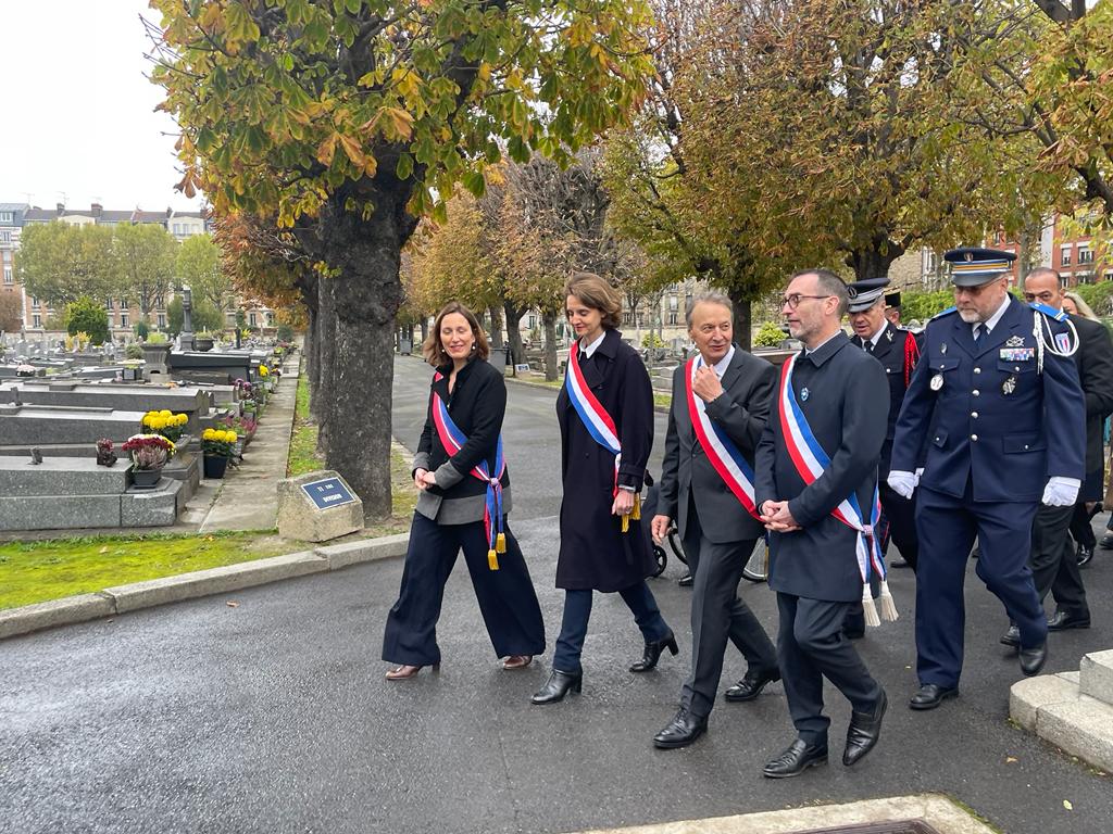 Une très belle cérémonie. Merci aux services municipaux sous l'impulsion de <a href="/AliceLEMOAL/">Alice Le Moal</a> et <a href="/CedricAne/">Cédric Ané</a> aux élèves élus aux #CMJ aux écoles Victor-Hugo et au collège <a href="/C_JMACE_clichy/">Collège Jean MACÉ</a> de leurs présences. Une magnifique #Marseillaise qui nous résonne encore... 🙏🇨🇵 #11Novembre2022