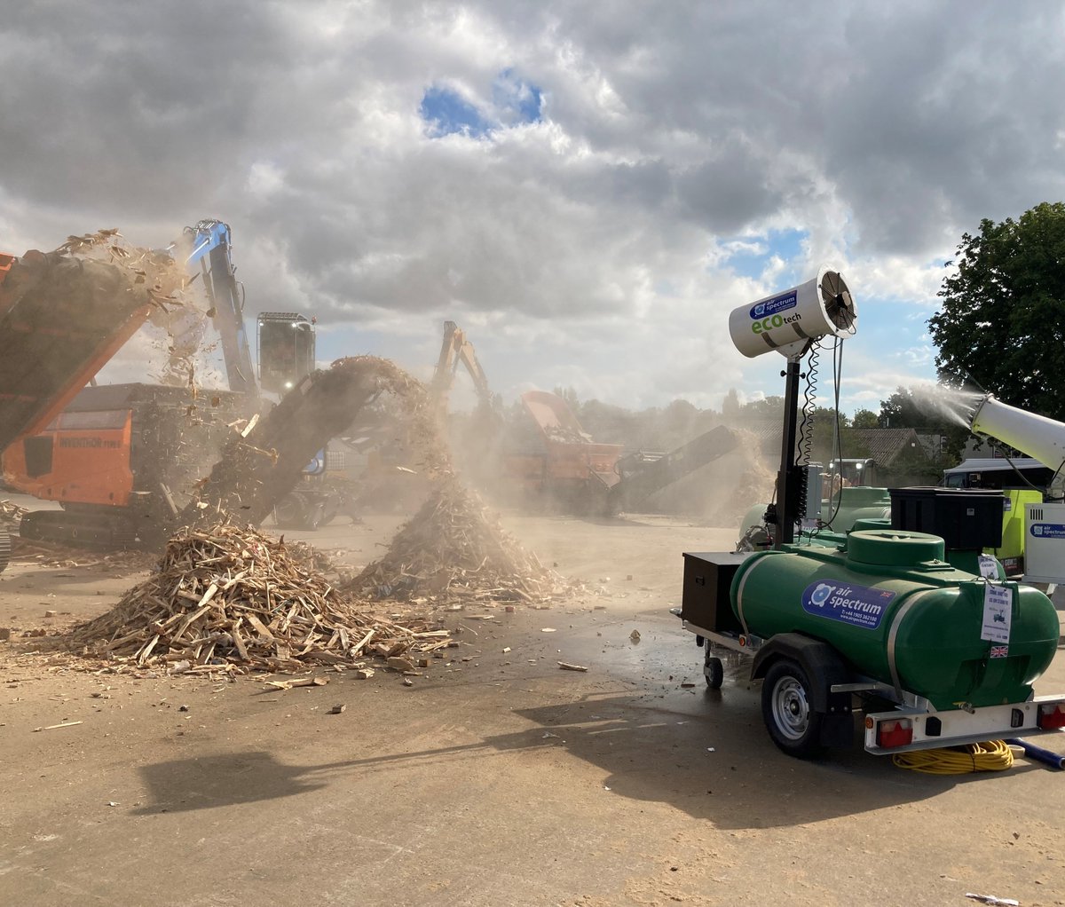 PlantPlanetUK's tweet photo. ⚠️Dust - The occupational risk we cannot ignore⚠️

In the latest Plant Planet, @AirSpectrum94 delve into the importance of prioritising air quality &amp; the risk it poses in the #construction, #demolition, &amp; #waste sector!🚧

Read on pg 84!⬇️
https://t.co/AiAhoT9QUq

#DustHazard https://t.co/fH65KUPT0J
