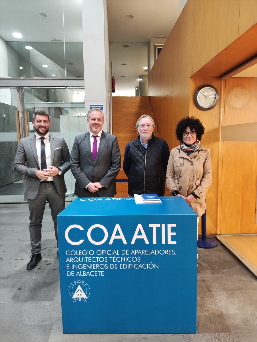 Hoy se ha celebrado en el COAATIE de AB la Comisión Provincial de Ordenación del Territorio y Urbanismo de Albacete a la que han asistido el Presidente D. José Antonio Carrillo Morente, Vicepresidente D. Julen Sánchez Pérez, así como los vocales, gabinete Jurídico y Secretaria.