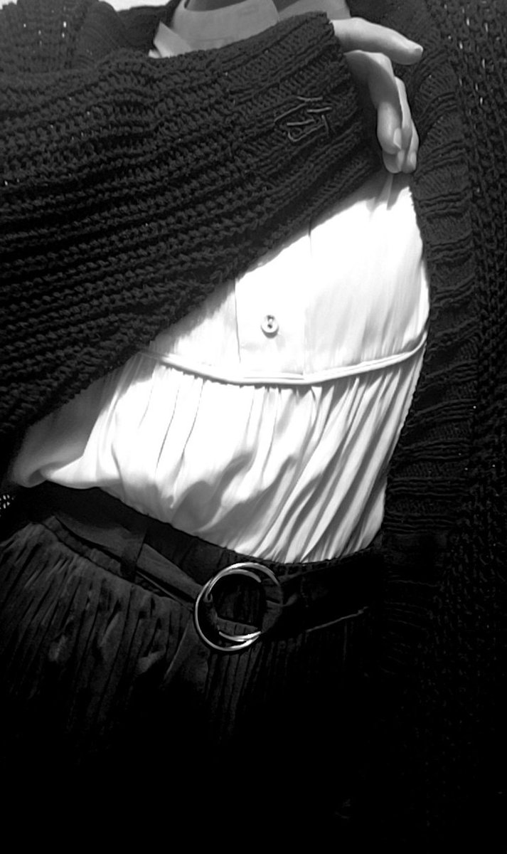 aym_jellyfish's tweet photo. 念力やmonophobia、ヘイトなどなど、太朗さん本当に世界の誰よりもカッコよくてどうにかなりそうでした･･･。
アロアゲは発売当時から大好きでとっても思い入れのある曲なのでうっかり泣いちゃう。

あとモノクロコーデはthe closet大活躍でした✧*｡
もはやクローゼットコーデ笑

#PlasticTree https://t.co/XIvuGma0xY
