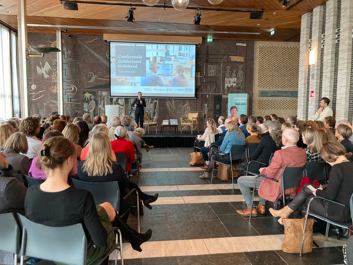 Hoe kun je beter en blijvend regie voeren op basisvaardigheden? Hoe én met wie kun je samenwerken? Daarover gingen wethouders, ambtenaren en bibliotheekdirecteuren in gesprek tijdens de conferentie Gelderland Geletterd vandaag! #basisvaardigheden #samenwerken #laaggeletterdheid
