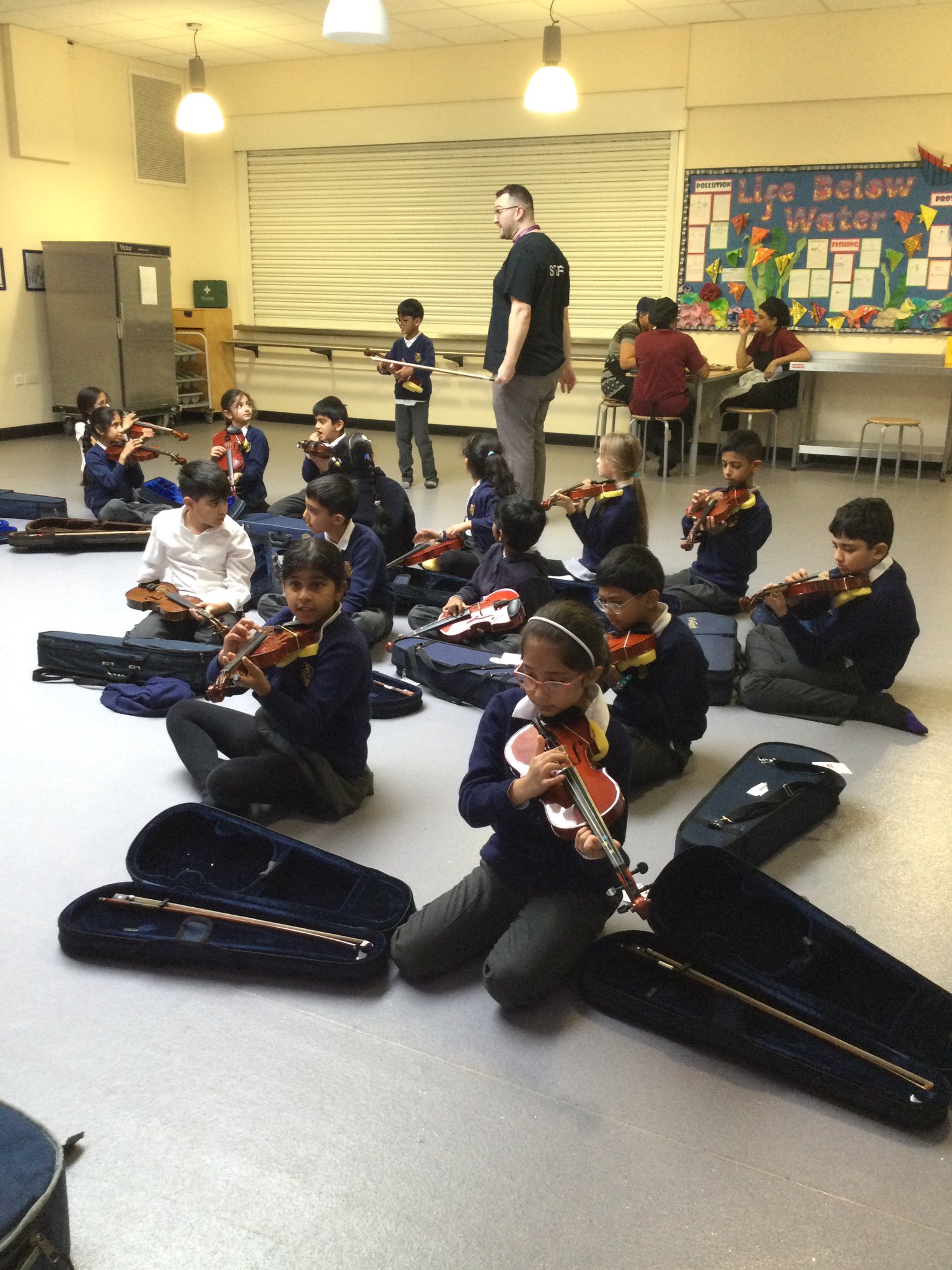 Krishna Avanti PS on Twitter "Year 4 Comets are having their violin