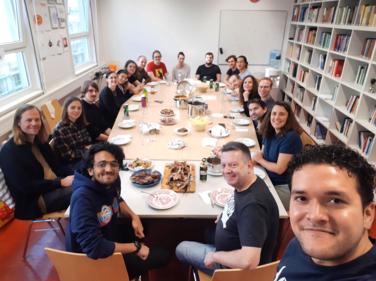 theo_chem's tweet photo. The same procedure as every 11.11! #MartinGoose 🦆and other goodies!
#academicLife at @univienna
Guten Apetit! 😋 https://t.co/FXgwuwOP8J