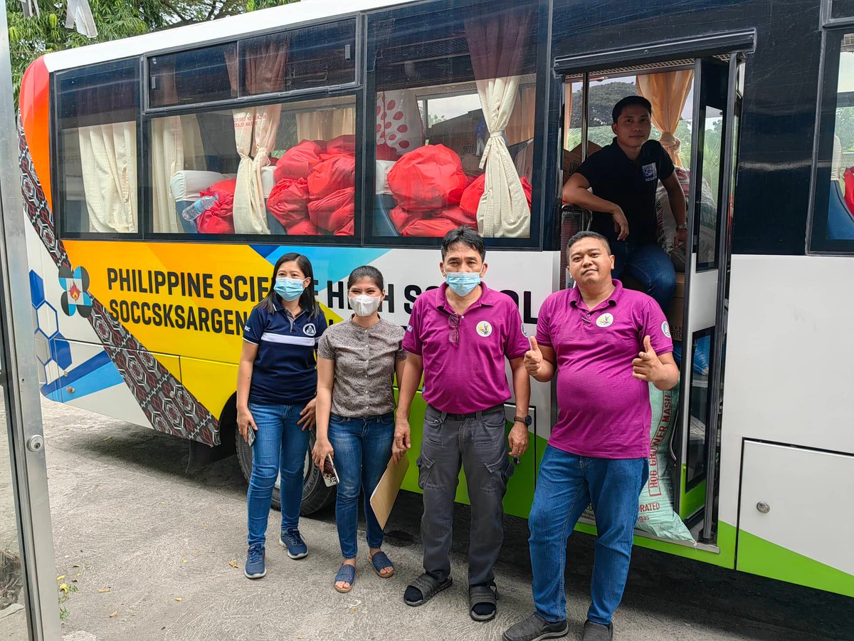 CivilDefenseR12's tweet photo. Look: Philippine Science High School - Soccsksargen Region Campus (DOST XII) turned-over Food and Non-food to the ODC XII intended for the families affected by STS Paeng for Maguindanao Province and BARMM Region today, November 11, 2022.

#ocd12 #CivilDefensePH #STSPAENG https://t.co/qZ7nXzjb7l