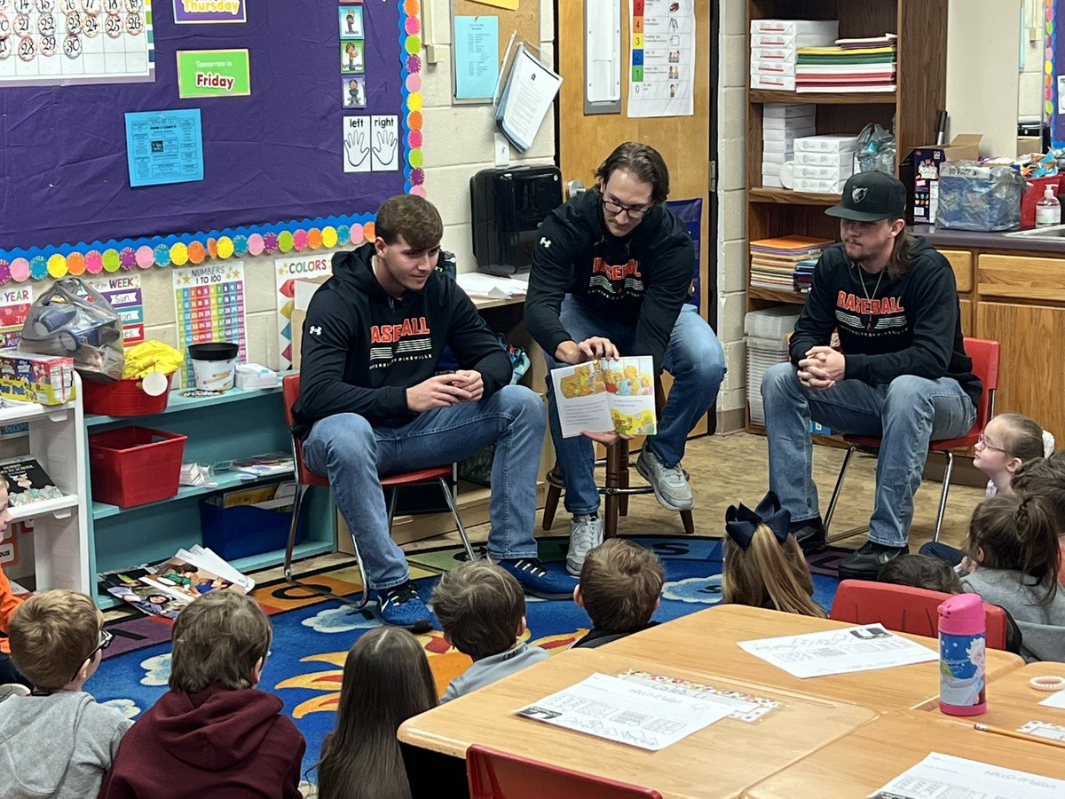 UPikeBase's tweet photo. Reading with The Bears! Our guys spent the morning reading to the students of Pikeville Elementary. #climbthemountain https://t.co/iQonQ1vf82