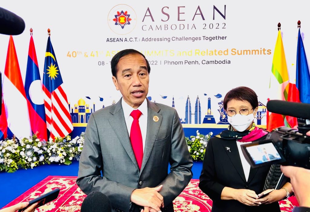 FaktaNew5's tweet photo. Presiden Jokowi Sampaikan Sikap Indonesia atas Isu Myanmar https://t.co/JHxwxPSmJf https://t.co/1gca6sEyw1