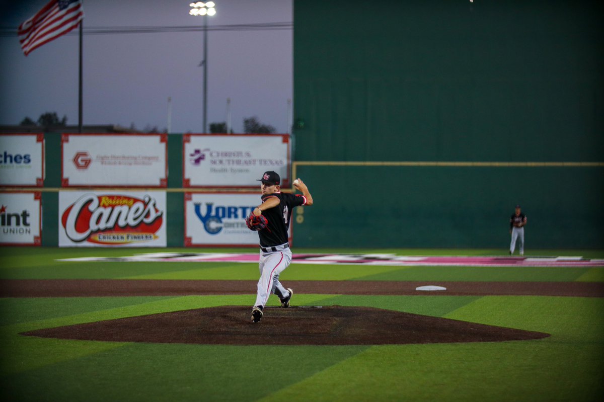 kristenbighouse's tweet photo. I just love watching him play! @JCleveland2020 #LamarBaseball #AliviaDoolanPhotography https://t.co/LVAMpr1QCP