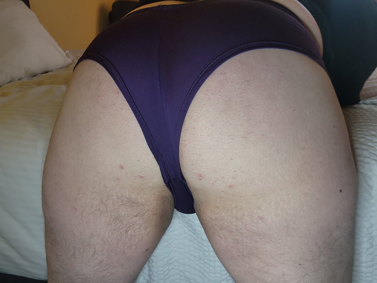 HookersxxBlow's tweet photo. Could use a little help getting out of these 😁😁 #pullthemdown #takethemoff @noonespecial913 @RichardGoodnow1 @lilhorny65 @BiArtDent https://t.co/FTqxkYOnEz