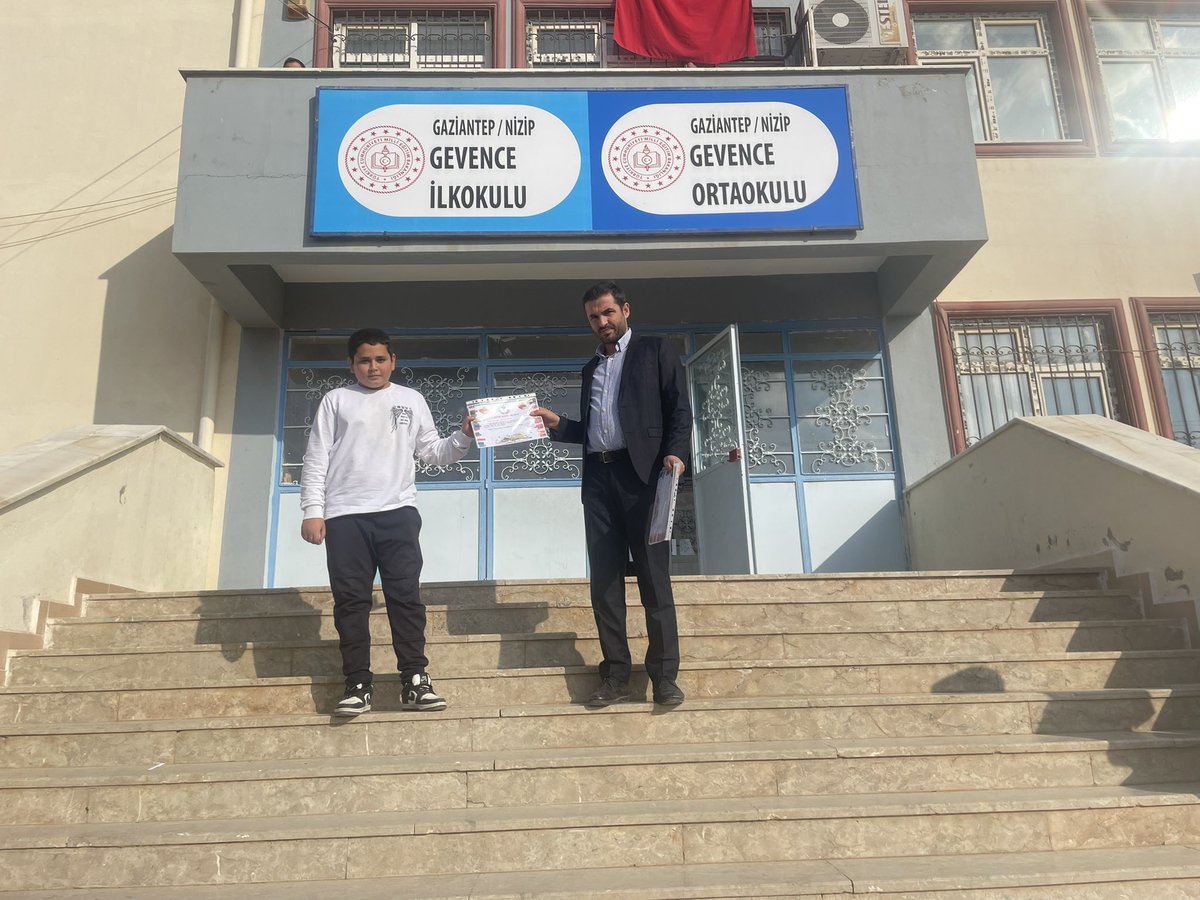 GevenceO's tweet photo. Okulumuz tüm sınıf düzeylerinde seçilen en çok kitap okuyan öğrencilere “Ayın Kitap Kurdu” belgesi verildi.  #BenOkuyorumGaziantepOkuyor https://t.co/BzI1EopO2f