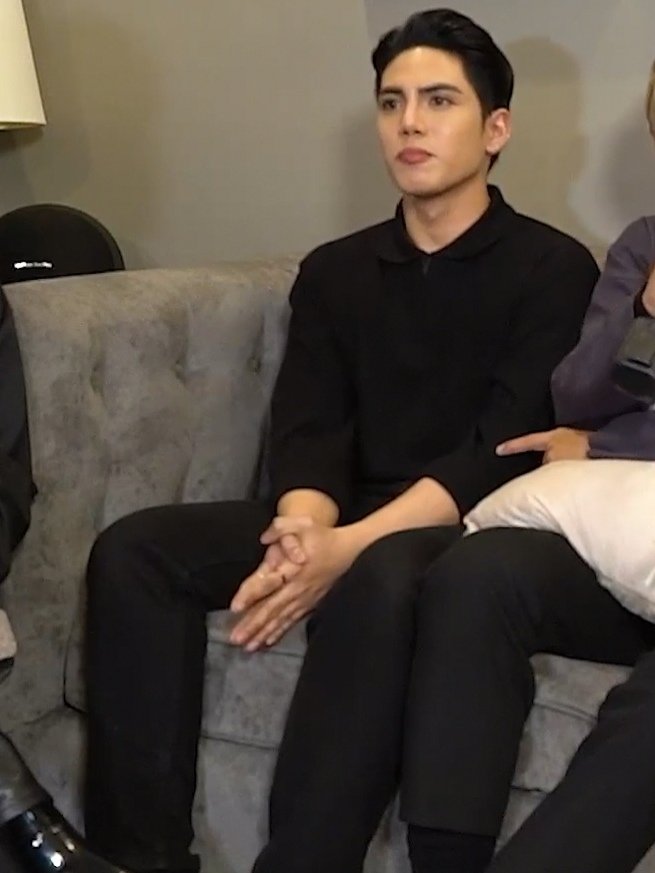 stellBESTer21's tweet image. Just finished watching their #FrontRowLiveEnt enterview and grabe yung jawline ni @stellajero_! Beh, uwi na ikaw sa pinas, eat tayo sa mang inasal ng 16 cups of rice 🥹

D-1 WYATTourLosAngeles
OUR DISNEY PRINCE STELL
@SB19Official #SB19      
#WYATTour 

#SB19_STELL #STELL