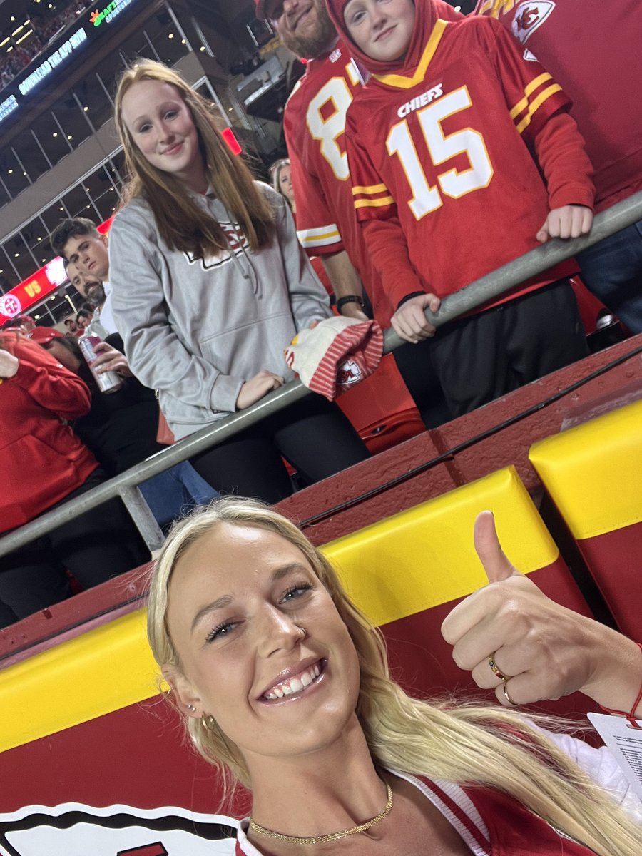 Thank you <a href="/sophaller/">Sophie Cunningham</a> for stopping to take a selfie.  You are the best!