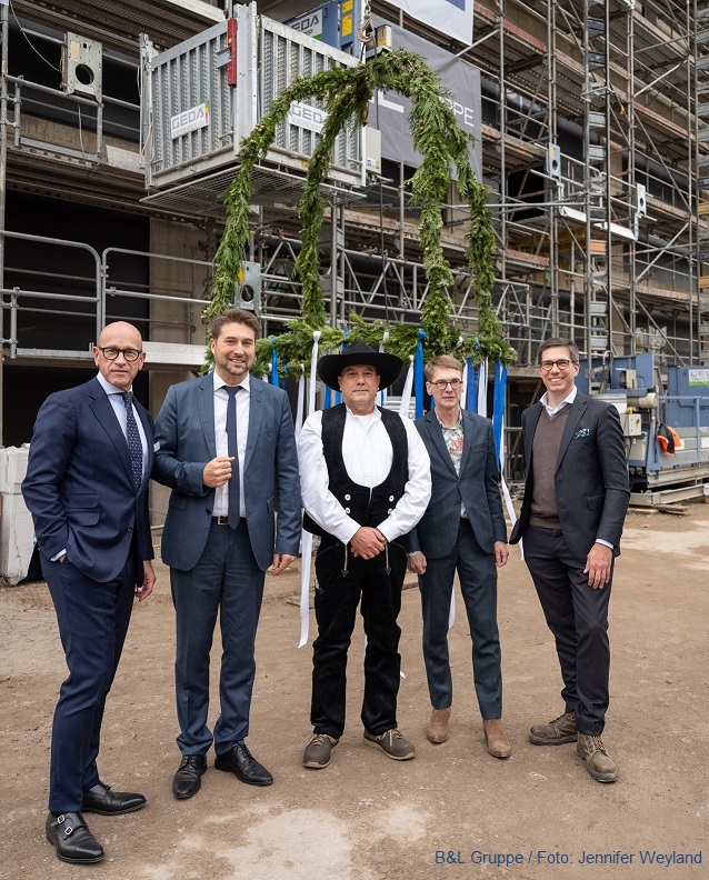 Auf dem #Richtfest unseres neuen Kunden, der B&amp;L Gruppe: Mit dem neuen Hotel- und Geschäftshaus in der Bahnhofstraße in #Saarbrücken wird ein nachhaltiger Meilenstein für die Neugestaltung der City gesetzt. Weitere Infos: bl-gruppe.de/fileadmin/PDF/…