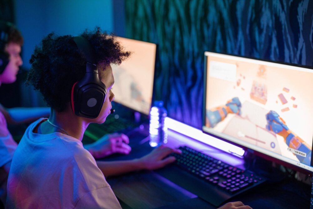 GameConcession's tweet photo. That`s just superb!  #Computer #Personalcomputer #Laptop #Blue #Purple #Entertainment #Gadget #Audioequipment #Tshirt #Spacebar https://t.co/pu0LfSohag