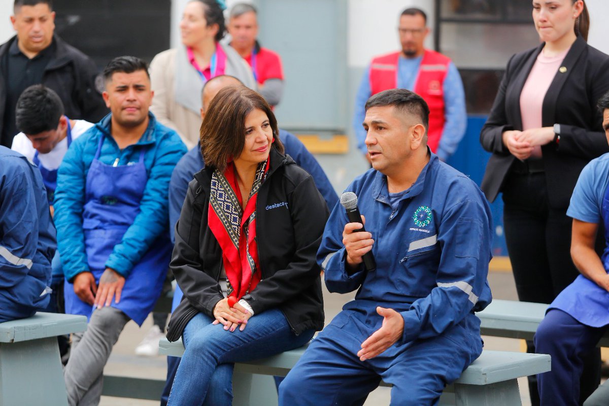 MinjuDDHH's tweet photo. ¡Más reinserción social es más seguridad pública! 🙌🏼

📌 Ministra @mriost y ministro @GiorgioJackson participaron del Encuentro por la Reinserción Social en el Espacio Mandela.

🔎 Este programa busca contribuir a la reinserción a través de un espacio de formación integral. https://t.co/4Hi8zbeWKz