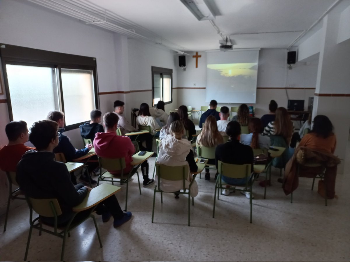 SAFAAlcala's tweet photo. 📣 CONVIVENCIAS #CFGS #AYF‼️
➡️ El alumnado 1° AYF ha disfrutado de sus convivencias, en las cuales realizaron diferentes #dinámicas que les permitieron conocerse mejor entre ellos y a sí mismos ❤️
⤵️⤵️⤵️
Alumnado 4Cs #Conscientes #Competentes #Compasivos #Comprometidos https://t.co/slOavGMJWR