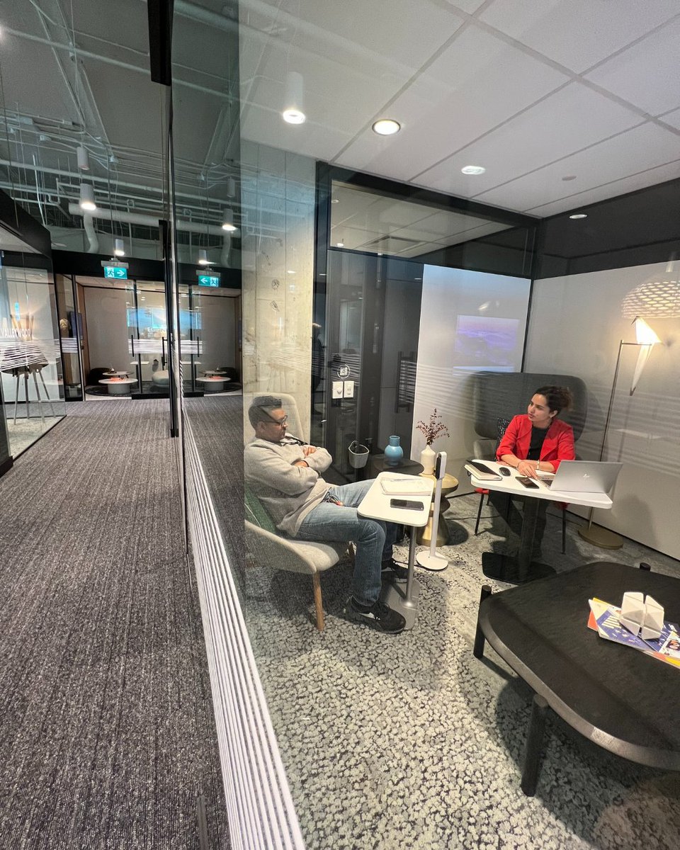 Nothings better than Collaboration Fridays! Check out 2 of our favourite people in one of our favourite spaces.

#torontoofficedesign #POI #LivingLAB #TGIF