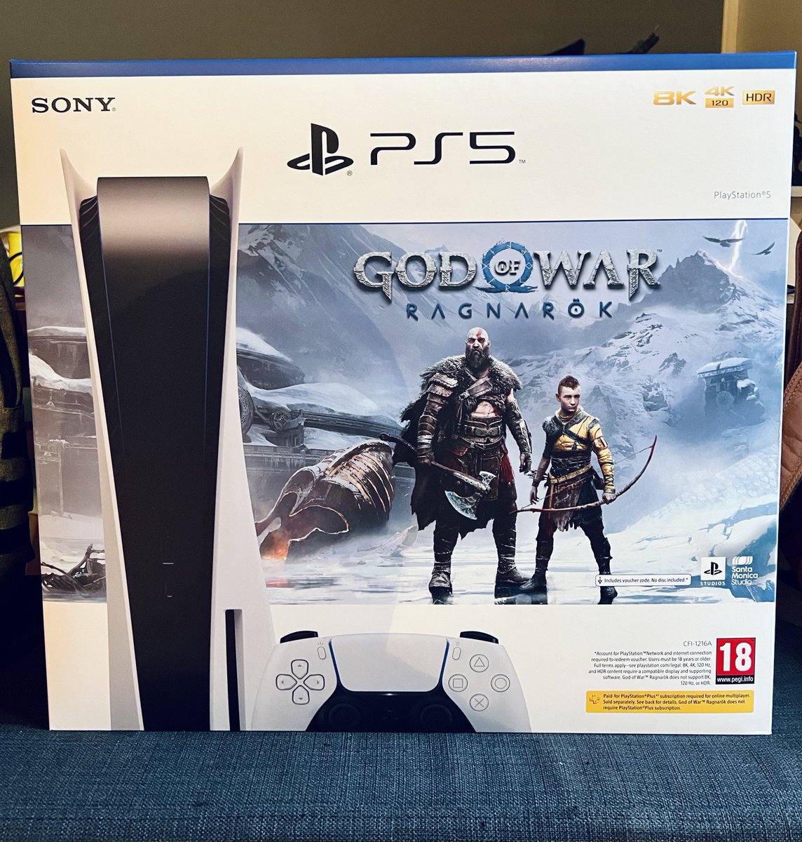 ClementJamard's tweet photo. Merci @hamsterjoueur pour ce plan de dinguos avec Amazon UK : 529 euros le bundle avec en prime la version révisée du châssis de la PS5 🎉 #Yaplusqua https://t.co/5xOOUIAsk9