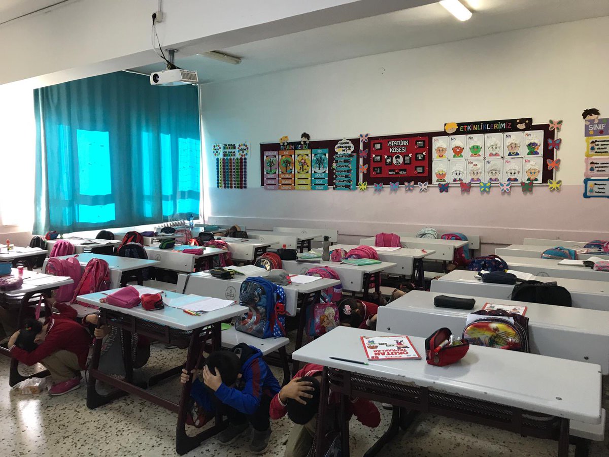 pendikbuharaio's tweet photo. “12 Kasım Afet Eğitim ve Hazırlık Günü” tüm Türkiye’deki okullarımızla aynı anda saat 10.30’da Çök-Kapan-Tutun tatbikatını başarıyla gerçekleştirdik. @PendikMEM https://t.co/PKU3FnNQpb